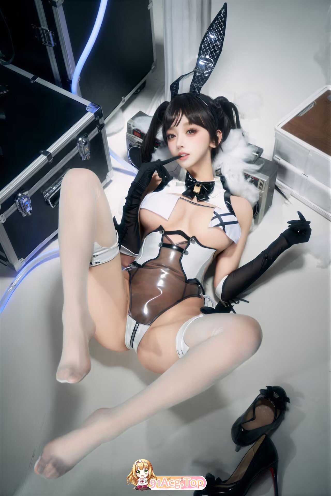 过期米线线喵 - Nikke胜利女神 贝伊闪耀兔女郎 套图