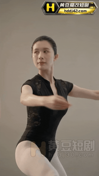 AI短剧 《亲情同欢》舞蹈女神家人，腰肢柔软，开腿能到极限。儿子偷看她压腿、下腰，看到最后自己也硬了。某天排练到深夜，家人说：你来帮我 动漫视频 PC端 预览图