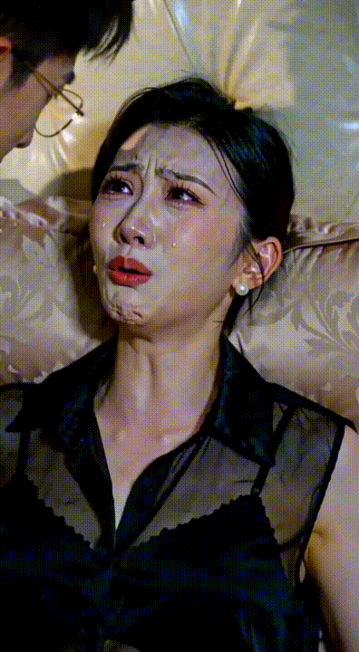 AI短剧 《报复班主任》老师，你穿那么性感是给谁看啊，你在诱惑我对吧 动漫视频 PC端 预览图
