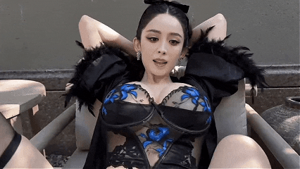 AI 真人短剧——古力娜扎 异域风情的女星邀你一起在别墅里度过浪漫七夕！第一人称视角 动漫视频 PC端 预览图