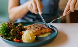 Lợi ích của thói quen sau bữa tối